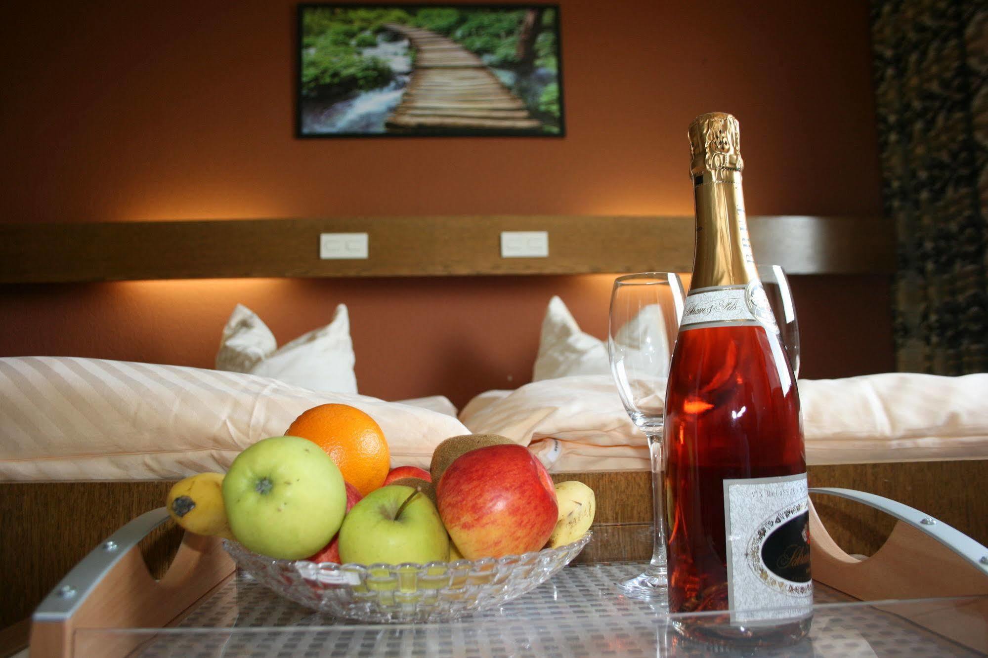 Hotel Restaurant Braas Esch-sur-Sûre Eksteriør bilde